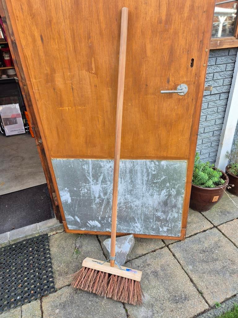 Vero. De betere bezem. Zo goed als nieuw., Ophalen, Zo goed als nieuw, Bezem, Vero