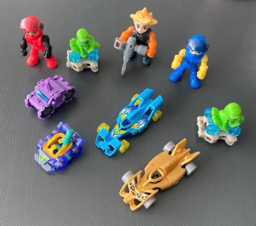 ferero kindersurprise verassingen   - auto’s - poppetjes, Verzenden, Nieuw, Hardplasticfiguren