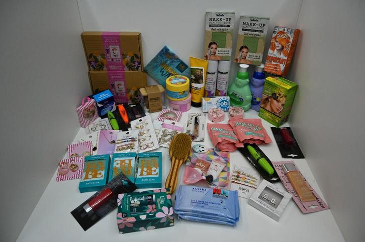 Mix-doos “Vrouw & verzorging” Make-up haren cosmetica & meer, Sieraden, Tassen en Uiterlijk, Uiterlijk | Cosmetica en Make-up