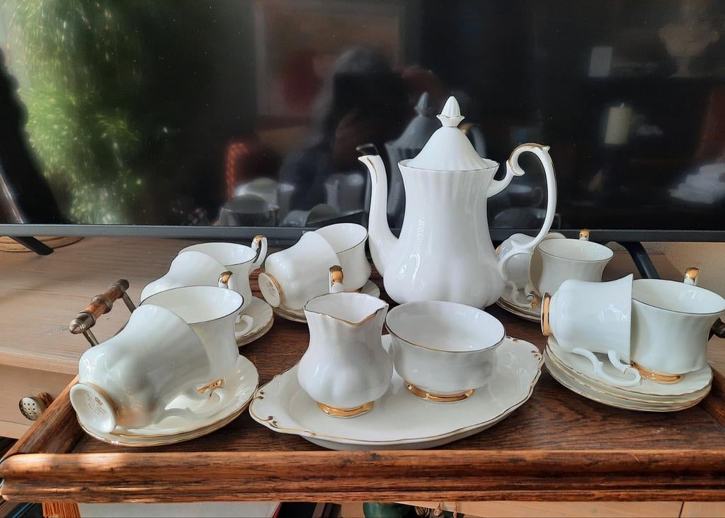 NIEUW Royal Albert koffieservies Val d'Or, Antiek en Kunst, Antiek | Servies compleet, Ophalen