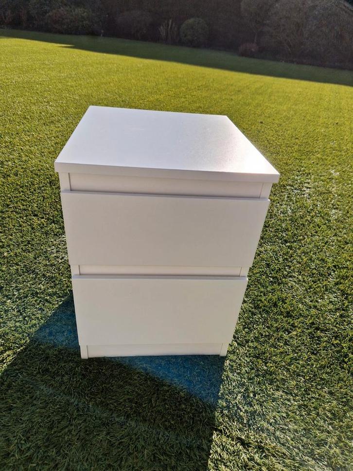 IKEA nachtkastje wit | 49 cm | nette staat, Huis en Inrichting, Slaapkamer | Nachtkastjes, Zo goed als nieuw, Minder dan 55 cm