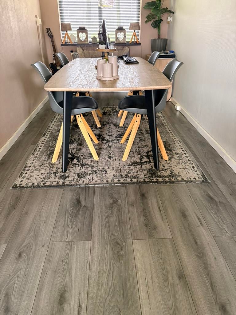 Eettafel  stoelen grijs bieden, Kunststof, Zo goed als nieuw, Vier personen, Rechthoekig