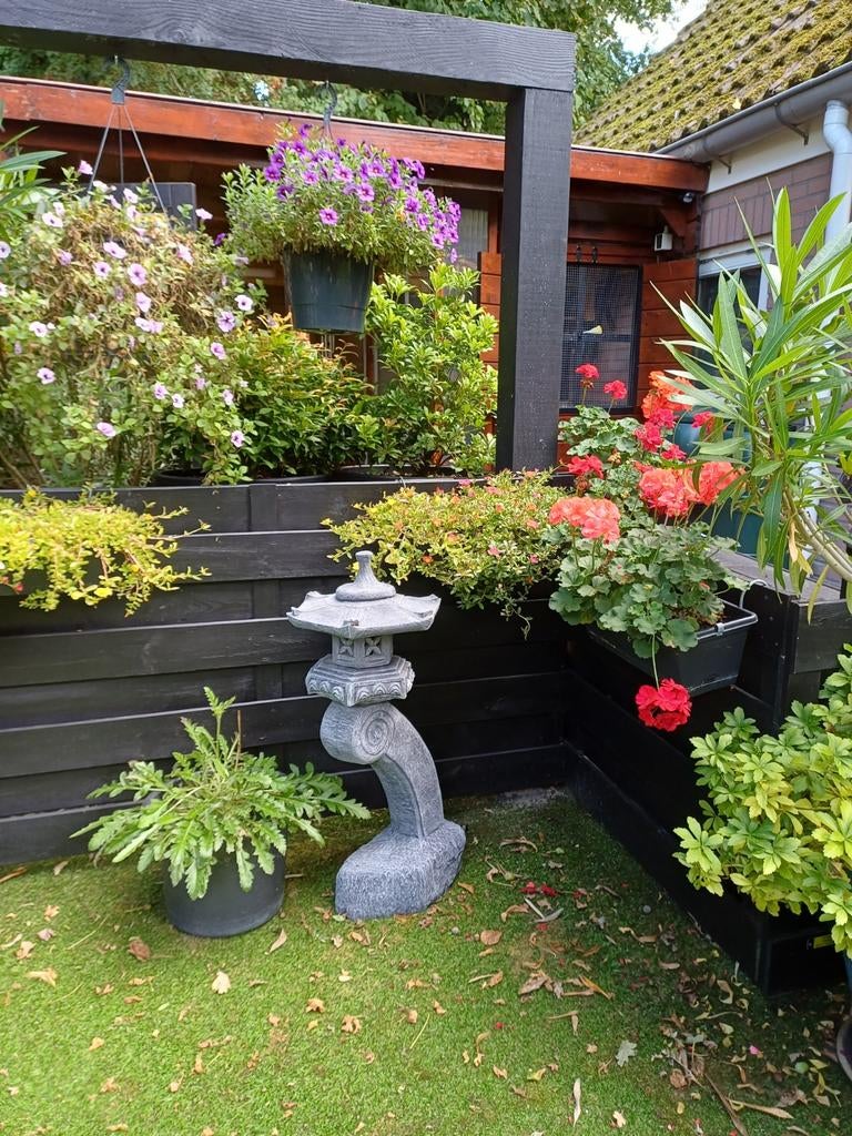 Fraaie beelden voorbij de vijver, Tuin en Terras, Ophalen, Nieuw