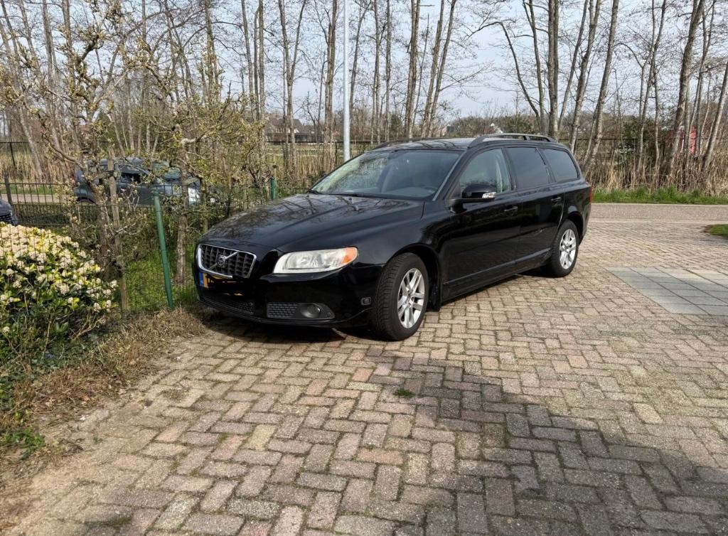 Volvo V70 2.0 2008 Zwart, Voorwielaandrijving, 145 pk, Beige, 4 cilinders