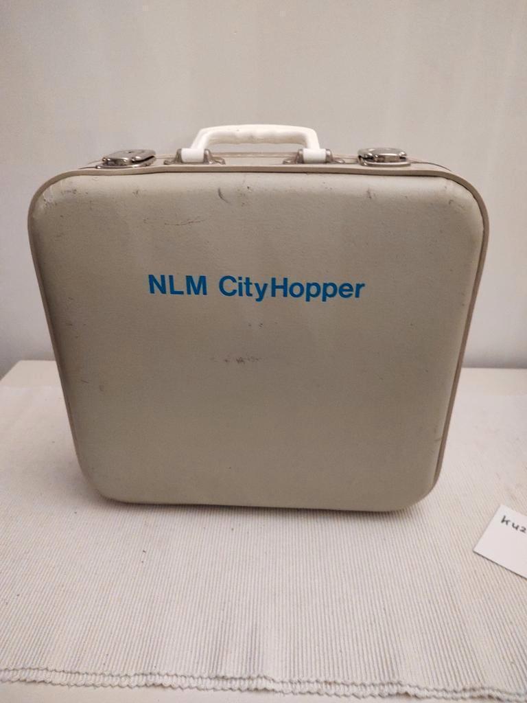 K427 VINTAGE NLM cityhopper stewardess koffer geperst karton, Overige materialen, Gebruikt, -, -