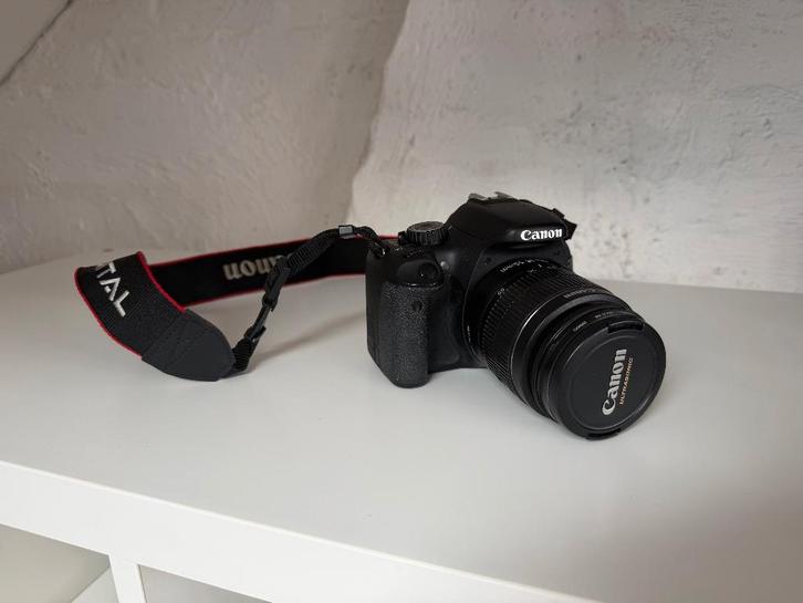 Canon EOS 550D + Canon lens EFS 18-55mm en toebehoren, Audio, Tv en Foto, Fotocamera's Digitaal, Gebruikt, Spiegelreflex, Canon