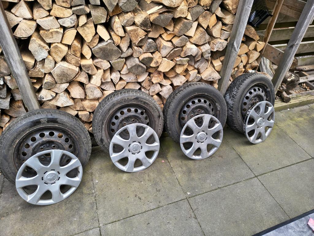 Winterbanden met stalen velgen Peugeot 107, Ophalen, 14 inch, Gebruikt, 155 mm