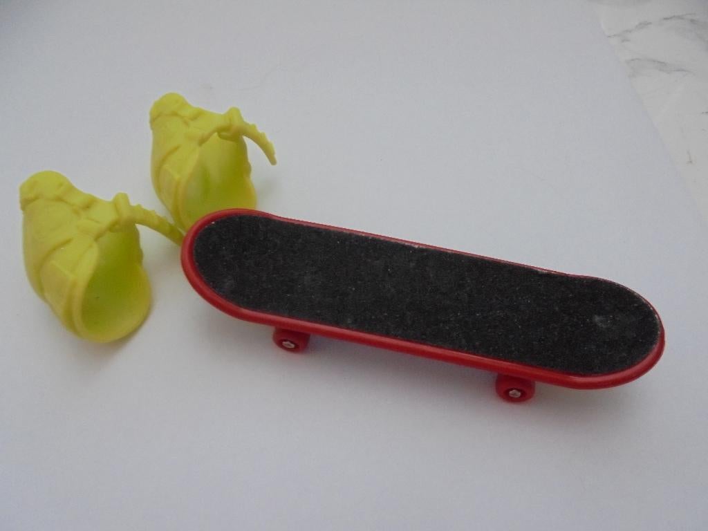 barbie skateboard incl knie beschermers nieuw, Ophalen of Verzenden, Nieuw, Barbie