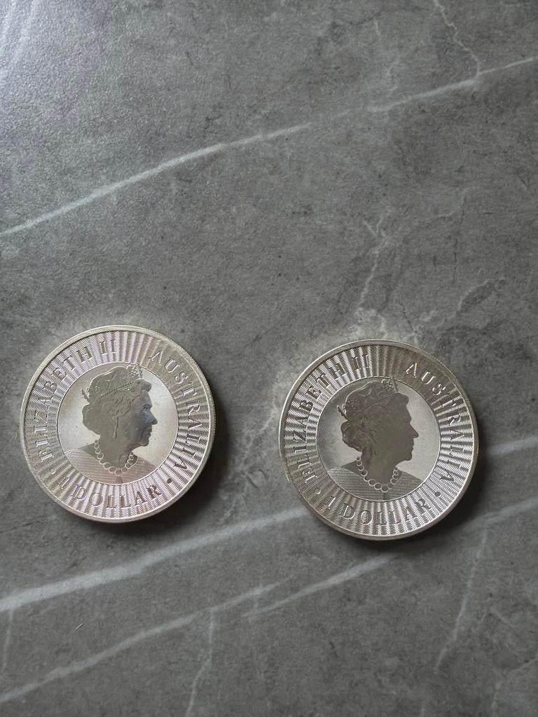 Twee zilveren munten van 1 dollar, Australian Kangaroo, Postzegels en Munten, Aandelen en Waardepapieren, Ophalen of Verzenden