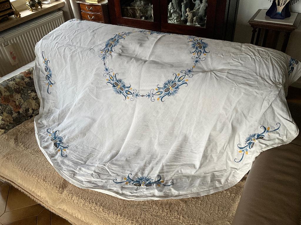 Geborduurd tafelkleed Rond, Huis en Inrichting, Ophalen of Verzenden, Gebruikt, Rond