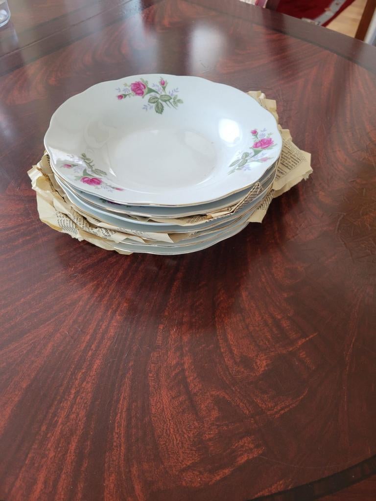 6x Nieuwe borden met rozenmotief, Huis en Inrichting, Keuken | Servies, Ophalen of Verzenden