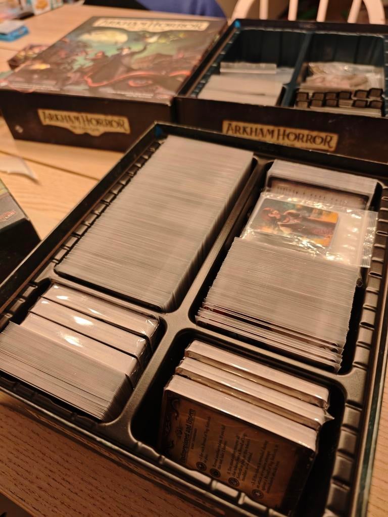 Arkham horror revised core + dunwich, Ophalen of Verzenden, Zo goed als nieuw