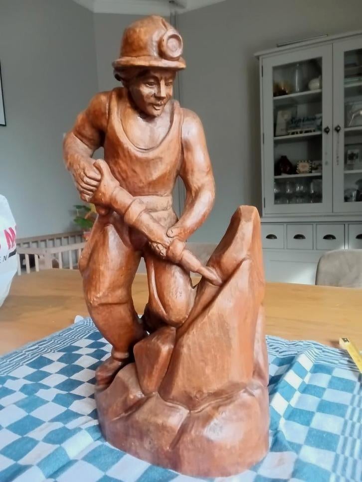 HANDWERK,Houtsnijwerk  MIJNWERKER  HOUTEN BEELD 38 CM HOOG, Antiek en Kunst, Ophalen of Verzenden