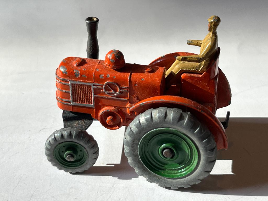 Dinky toys field Marshal tractor 301, Verzenden, Gebruikt, Tractor of Landbouw, Dinky Toys
