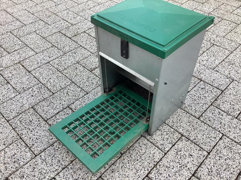 Kippen voederbak automatisch anti ongedierte, Ophalen, Zo goed als nieuw, Drinken en Voederen