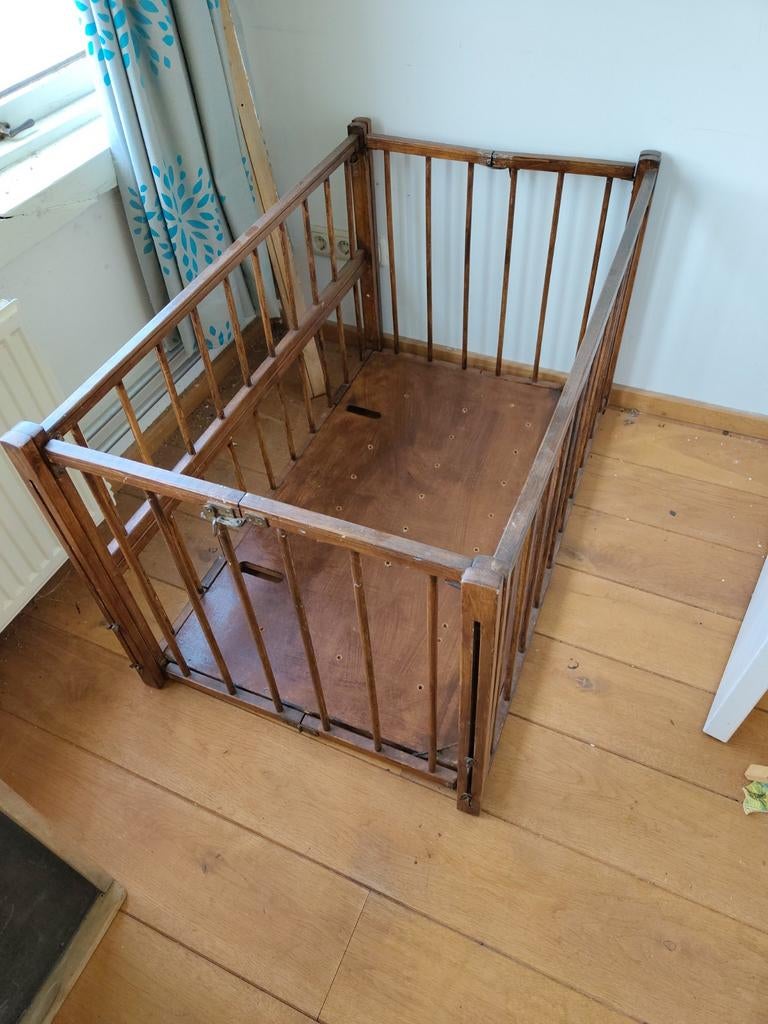 Vintage houten box voor baby of peuter, Kinderen en Baby's, Boxen, Ophalen of Verzenden, Gebruikt, Rechthoekig