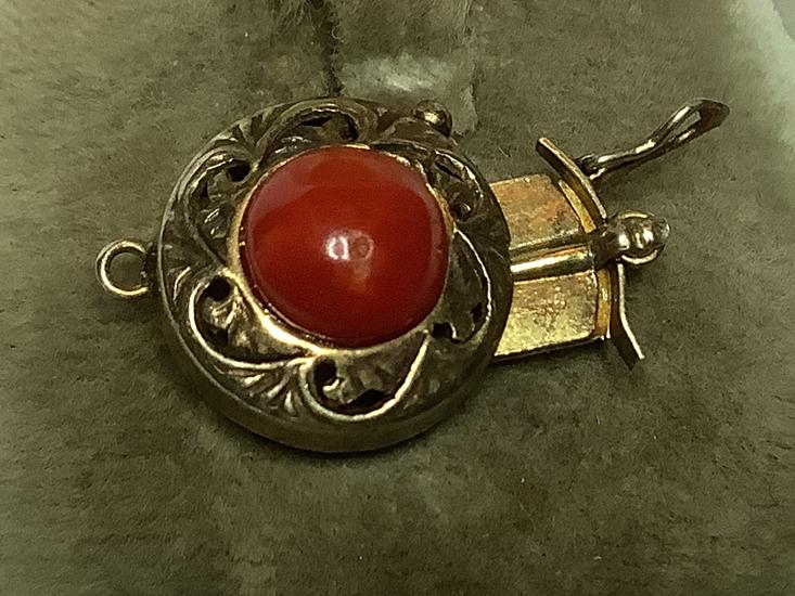 Vermeil bewerkt goud slot met koraal, Sieraden, Tassen en Uiterlijk, Antieke sieraden, Verzenden, Koper, Overige typen, Met edelsteen