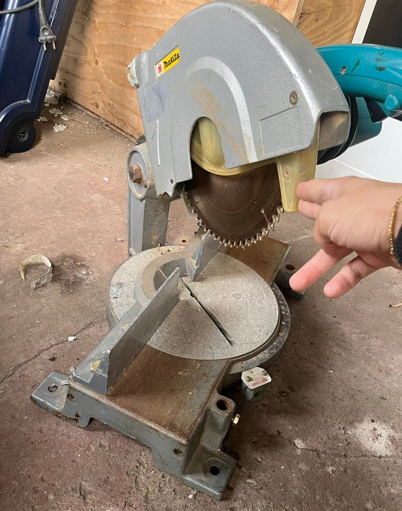 Makita afkortzaag 255mm, Gebruikt, 70 mm of meer, Ophalen of Verzenden, Afkortzaag