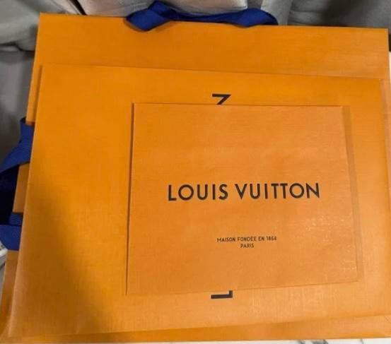 Louis Vuitton papier shopping bags/dozen, Ophalen of Verzenden, Zo goed als nieuw, Overige typen