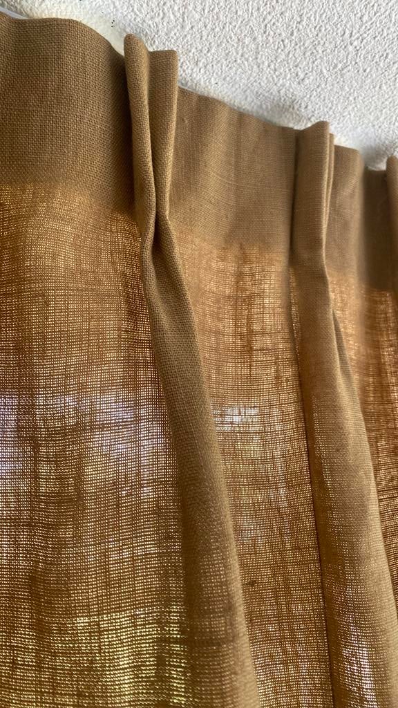 Camel kleur gordijnset 230 breed inclusief plooi en 300 h, Ophalen of Verzenden, Zo goed als nieuw, 200 cm of meer