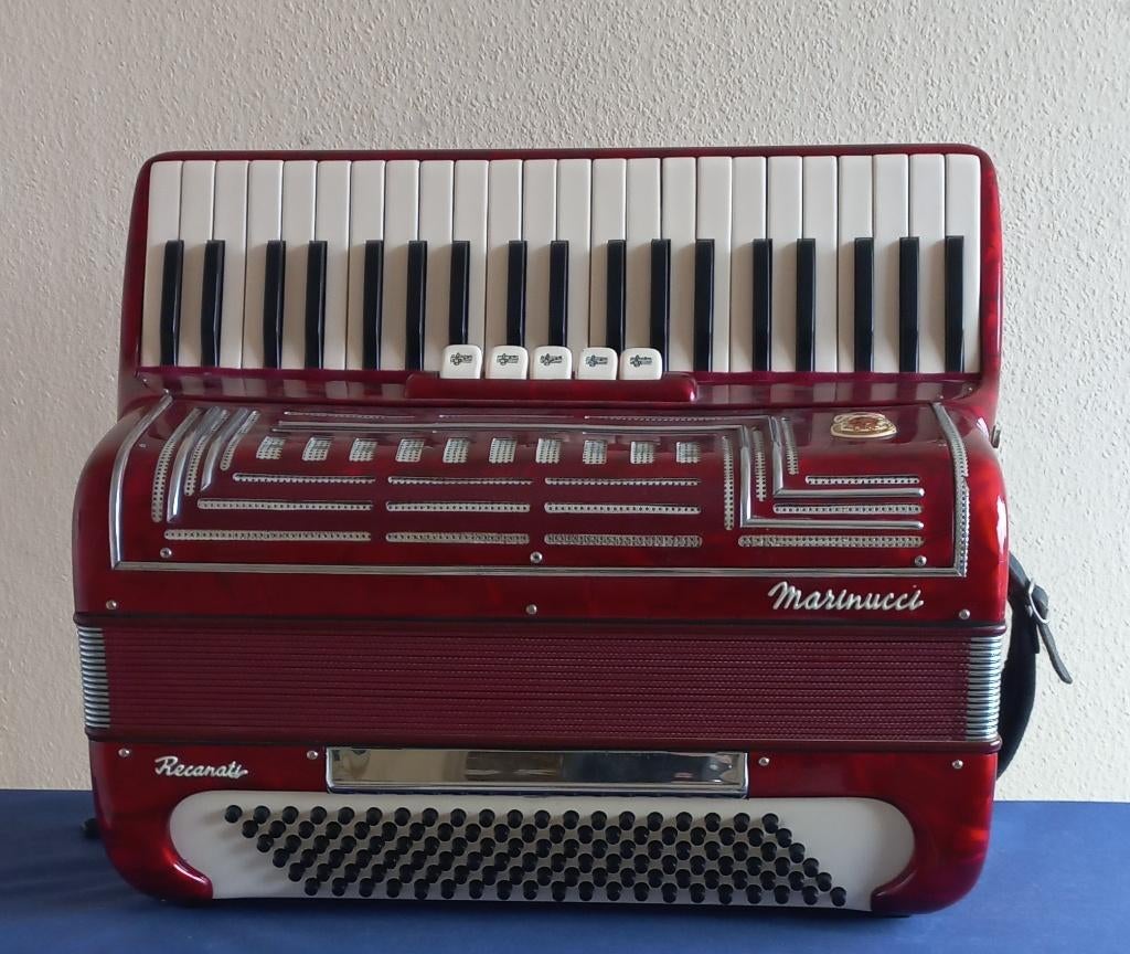 Marinucci 120 bas 3 korig, Ophalen, Gebruikt, Met koffer, Marinucci