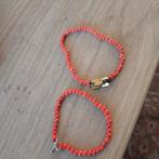 Bloedkoraal armbandjes met gouden sluiting, Overige materialen, Gebruikt, Ophalen of Verzenden, Met bedels of kralen