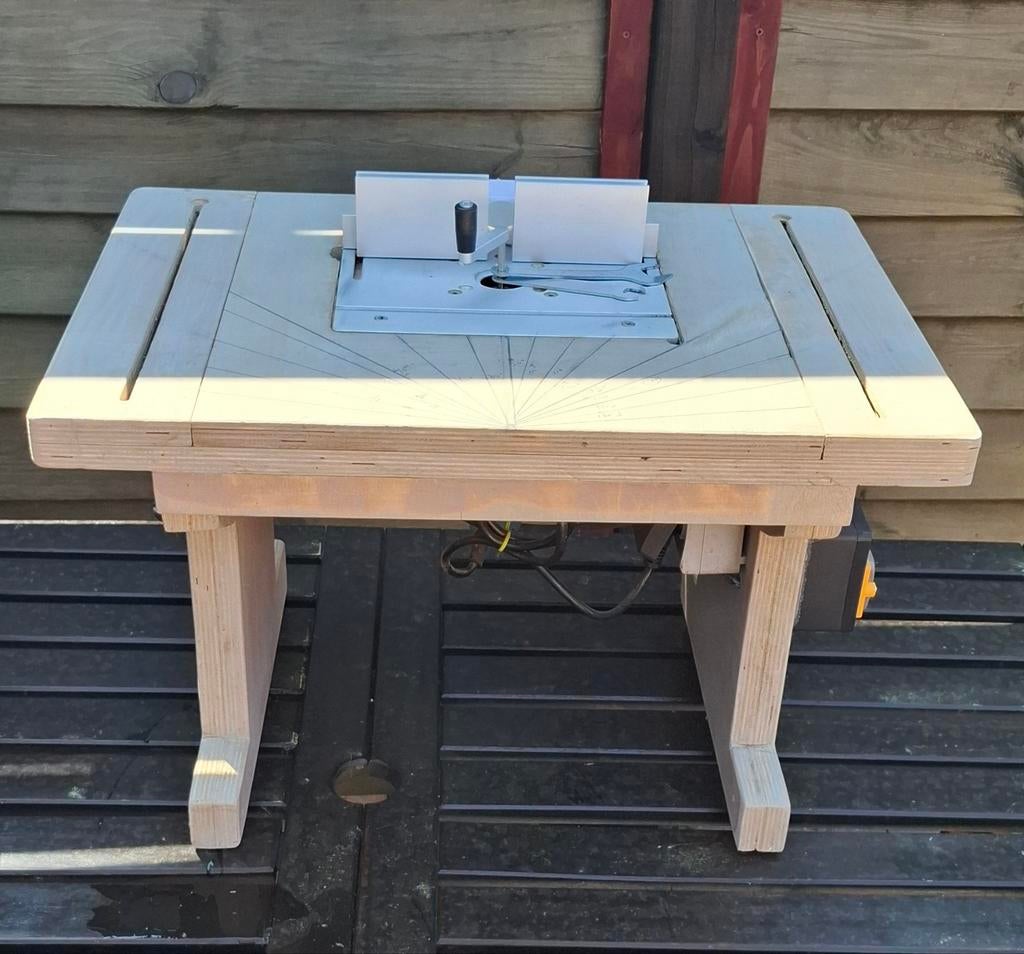 Tafelfrees met lift, 6mm schacht., Ophalen, Zo goed als nieuw, Elektrisch, Bovenfrees