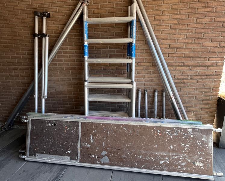 Smal (ASC)steiger > 6 meter en 250 cm lang, Doe-het-zelf en Verbouw, Steigers, Ophalen, Gebruikt, Rolsteiger of Kamersteiger, 5 meter of hoger