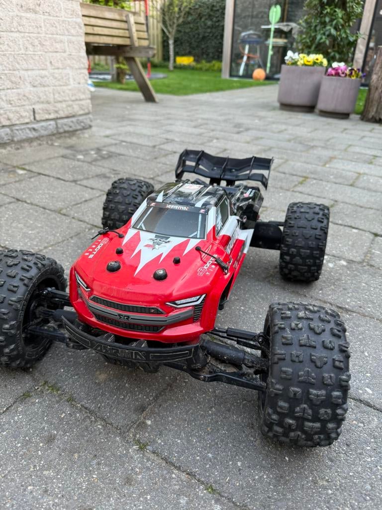 Arrma Kraton 4S V2 BLX + 2x LiPo + extra banden  Zeer netjes, Elektro, Auto offroad, Ophalen of Verzenden, Zo goed als nieuw