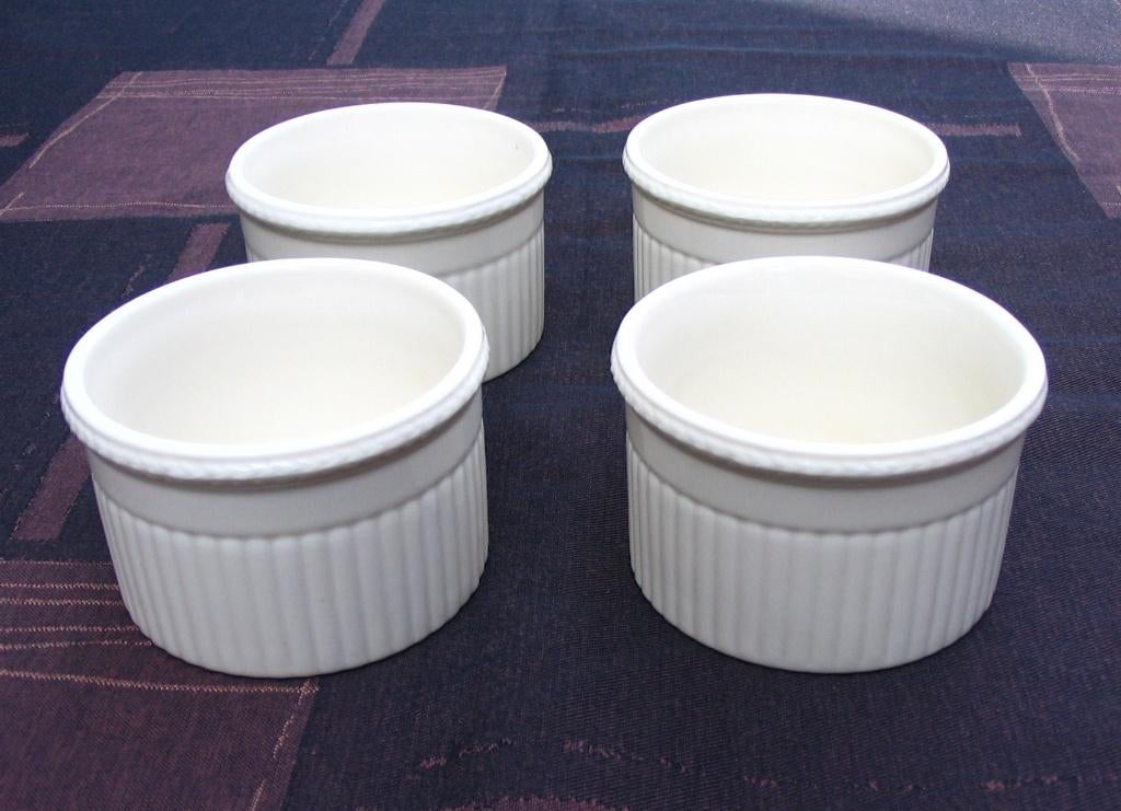Wedgwood EDME COOKWARE 4 puntgave pasteibakjes in nieuwstaat, Overige typen, Ophalen of Verzenden, Zo goed als nieuw, Wedgwood