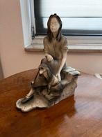Marmeren beeld - zittende vrouw met hond, Verzamelen, Beelden en Beeldjes, Ophalen, Zo goed als nieuw, Mens