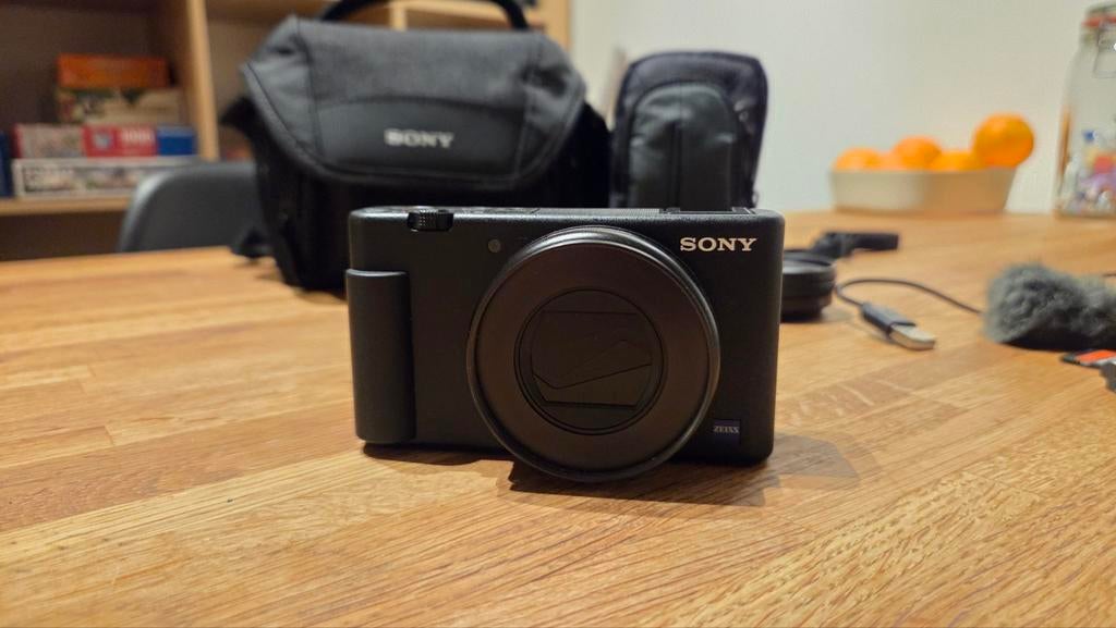 Sony ZV-1 Vlogging Camera met Complete Accessoires Set, Compact, Ophalen of Verzenden, Zo goed als nieuw, 4 t/m 7 keer