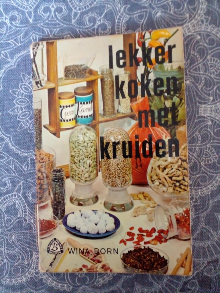 Lekker Koken met Kruiden - Wina Born (Elsevier Pockets), Boeken, Kookboeken, Ophalen of Verzenden, Hoofdgerechten, Overige gebieden