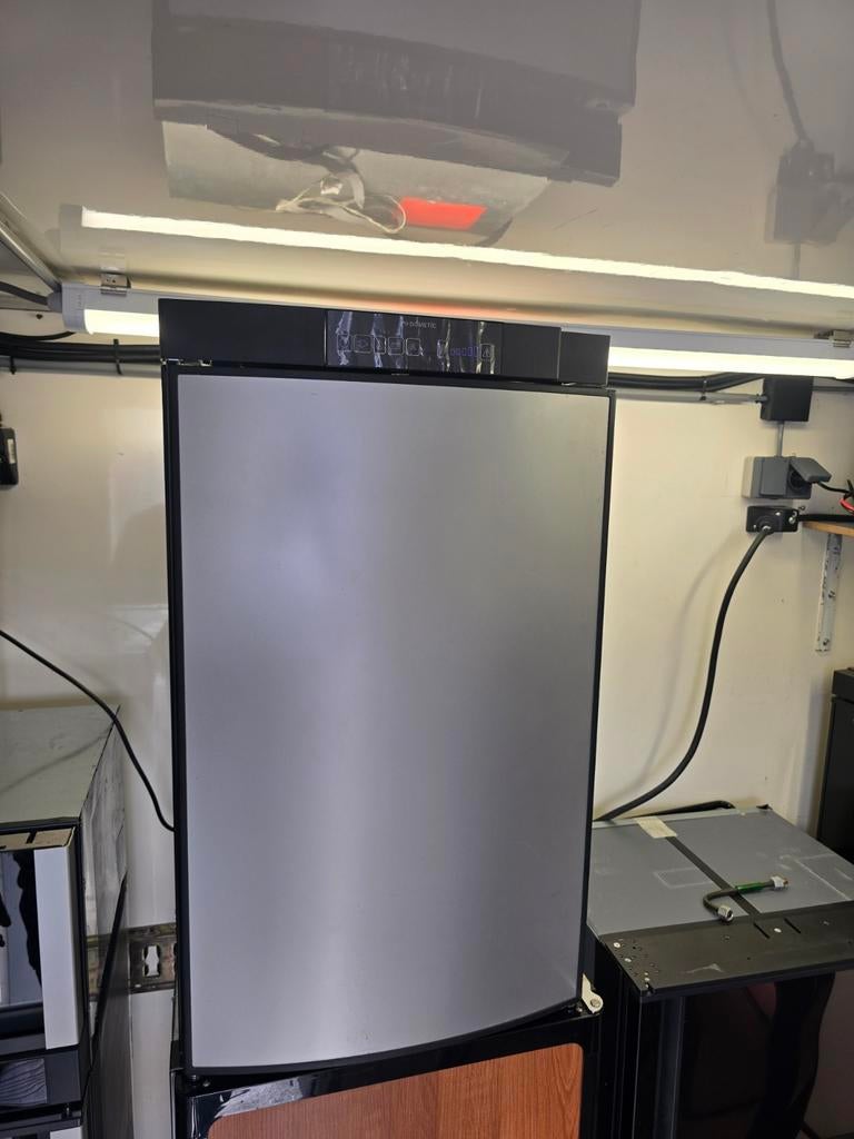 Dometic RM8401 koelkast met vriesvak, Ophalen