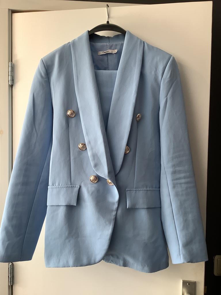 Lichtblauw pak met gouden knopen, Maat 38/40 (M), Kostuum of Pak, Blauw, Ophalen of Verzenden