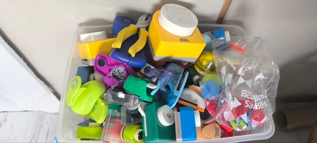 Grote verzameling ponsen voor kaarten maken en scrapbooking, Hobby en Vrije tijd, Scrapbooking, Ophalen, Gebruikt, Versiering of Embellishment