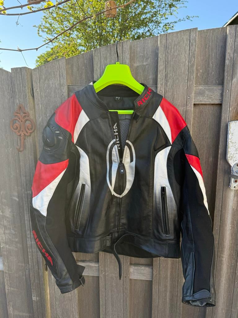 Richa leren motorjas en broek - Zwart/Rood/Wit, Ophalen of Verzenden, Tweedehands, Heren, Jas | leer