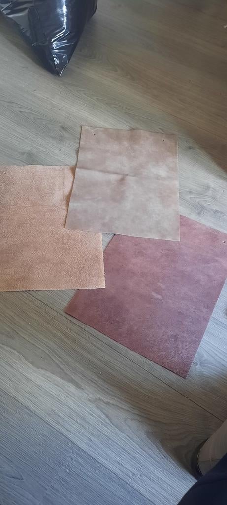 3 leren lappen, Hobby en Vrije tijd, Stoffen en Lappen, Bruin, Leer of Kunstleer, Ophalen of Verzenden, 30 tot 120 cm