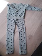 Joggingpak Name It maat 122 met vlinders, Kinderen en Baby's, Kinderkleding | Maat 122, Meisje, Ophalen of Verzenden, Zo goed als nieuw