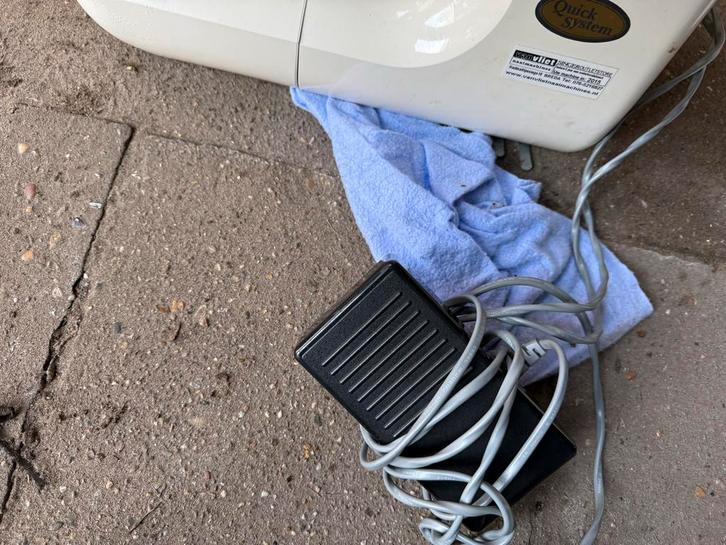 Brother RS-36 Naaimachine - Gebruikt maar functioneel, Hobby en Vrije tijd, Naaimachines en Toebehoren, Gebruikt, Naaimachine