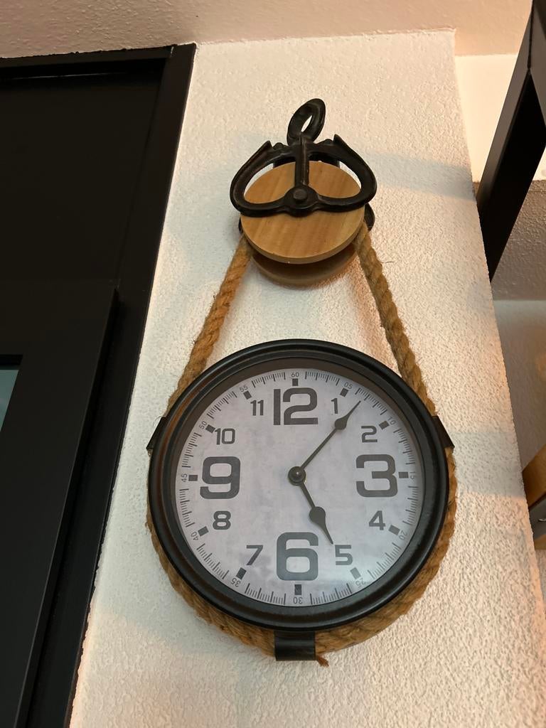 Industriële Wandklok met Katrol en Touw - Uniek Design, Ophalen, Gebruikt, Analoog, Wandklok
