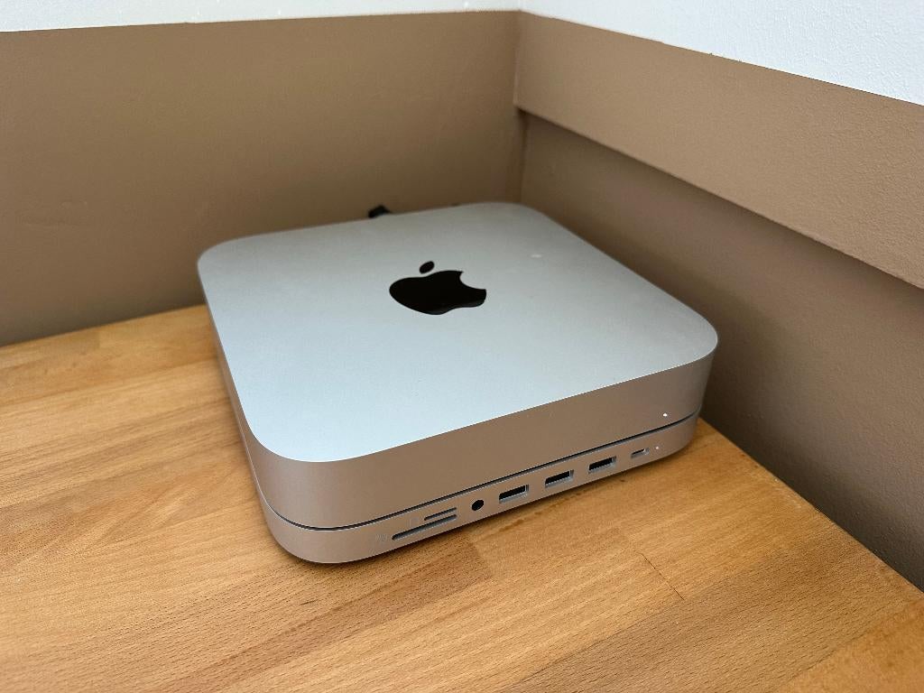 Satechi Mac mini hub en stand zilver ST-ABHFM, Computers en Software, Dockingstations, Ophalen of Verzenden, Zo goed als nieuw