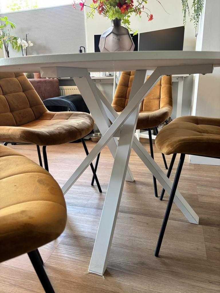 Ronde IKEA tafel 105cm, Huis en Inrichting, Tafels | Eettafels, Ophalen, Overige materialen, Gebruikt, 100 tot 150 cm