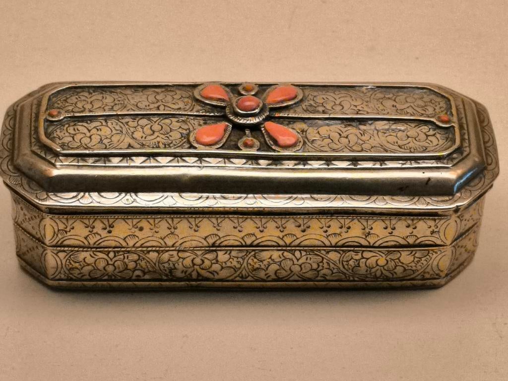 Antiek tabaksdoos met bloedkoraal 18e eeuw, Antiek en Kunst, Ophalen of Verzenden