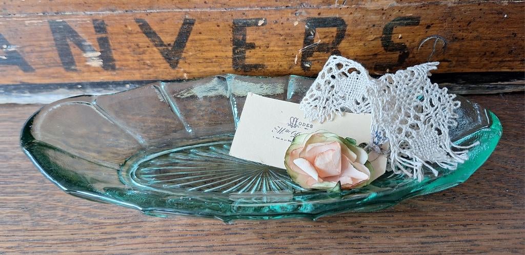 Antiek groen glazen schaaltje, ovaal, Antiek en Kunst, Antiek | Glas en Kristal, Ophalen of Verzenden
