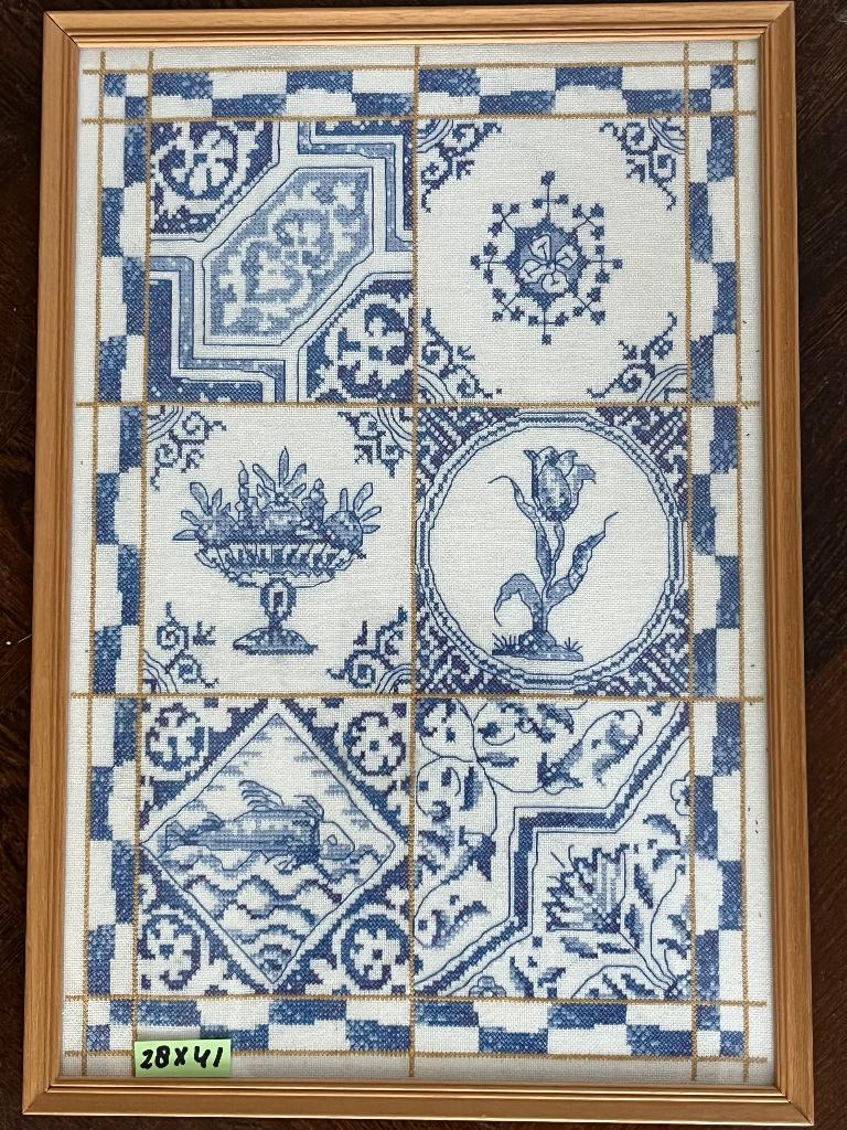 Geborduurd Delfts blauwe tegeltjes en ingelijst, Minder dan 50 cm, Nieuw, Ophalen of Verzenden, Schilderij