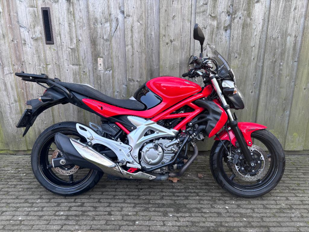 Suzuki SV650 Gladius met veel extra’s, Motoren, Motoren | Suzuki, 2 cilinders, Gebruikt, Particulier, Meer dan 35 kW