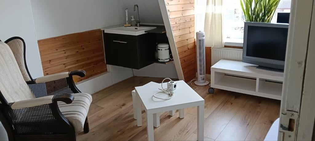 Kamer te huur voor rustig persoon, eigen keukentje, 600 p.m., Huizen en Kamers