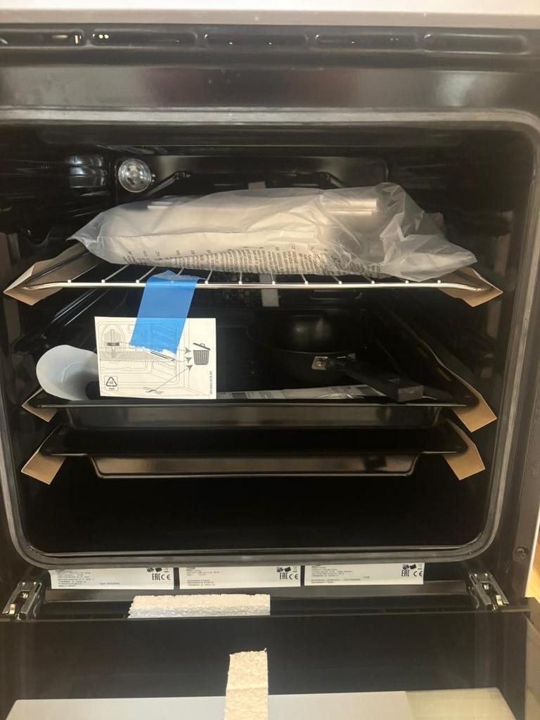 Wit elektrisch fornuis met oven, Ophalen, Nieuw, 4 kookzones, 85 tot 90 cm