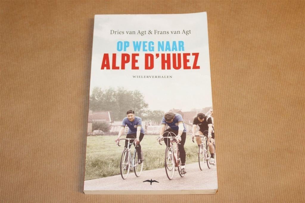 Op Weg Naar Alpe d’Huez — Gesigneerd aan Arie v. Houwelingen, Ophalen of Verzenden, Gelezen, Watersport en Hengelsport